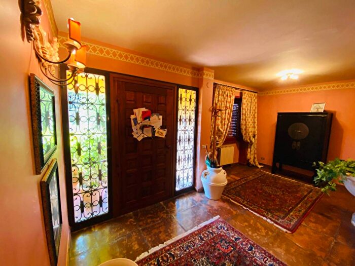 Casa con 6 locali in vendita in Strada Statale Sannitica, San Leucio Briano, Caserta