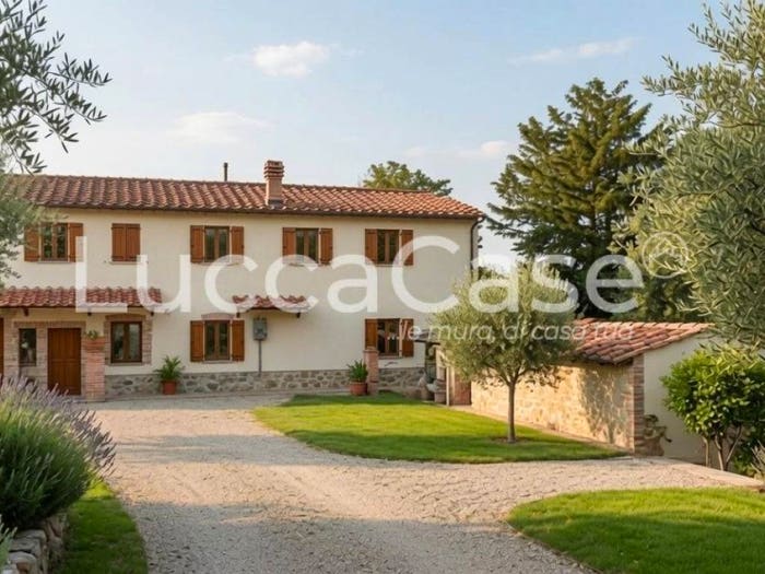 Casa con 6 locali in vendita in Terricciola