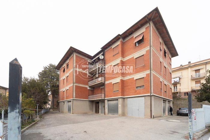 Appartamento trilocale in vendita in Via Don RFressoia, Centro, Castiglione del Lago