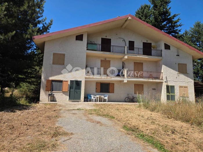 Appartamento quadrilocale in vendita in Lorica Loc Cavaliere, Cavaliere, Casali del Manco
