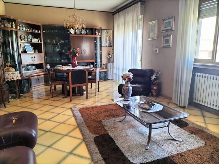 Appartamento con 5 locali in vendita in Via Nunzio Maccarrone, Centro, Giarre