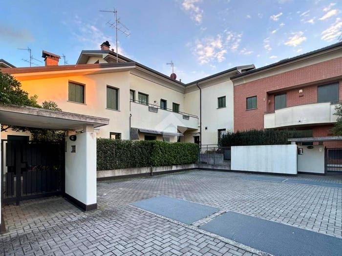 Casa quadrilocale in vendita in Via Giovanni Da Verrazano, Centro, Carate Brianza
