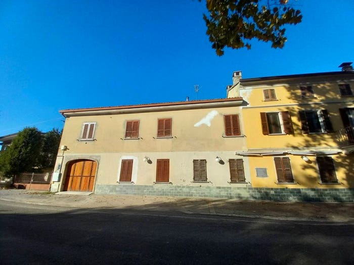 Casa con 6 locali in vendita in Frazione Costa Cavalieri, Costa Cavalieri, Fortunago
