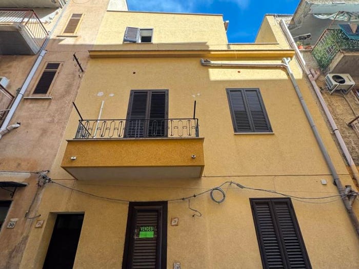 Casa con 6 locali in vendita in Via Andrea Coffaro, Centro, Bagheria
