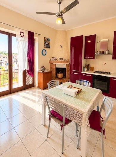 Appartamento trilocale in vendita in Via San Domenico, Centro Storico, Terracina