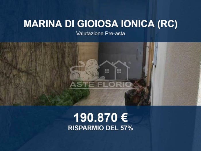 Casa con 6 locali in vendita in Via Dei Giardini SN, Marina di Gioiosa Ionica