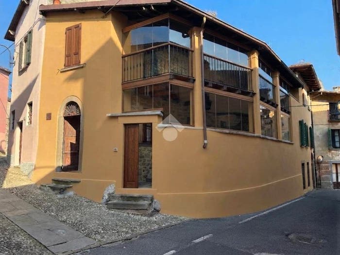Casa trilocale in vendita in Largo piazza vecchia, Clusane, Iseo