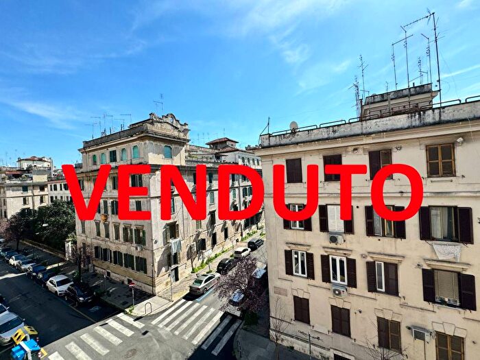 Appartamento trilocale in vendita in Via Galileo Ferraris, Testaccio, Roma