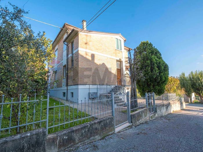Appartamento trilocale in vendita in Centro, Cupramontana