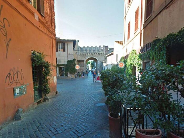 Casa quadrilocale in vendita in VICOLO MORONI, Trastevere, Roma