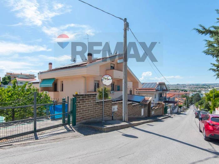 Casa con 5 locali in vendita in Via Martiri di Belfiore, Vestina Chiarini, Montesilvano