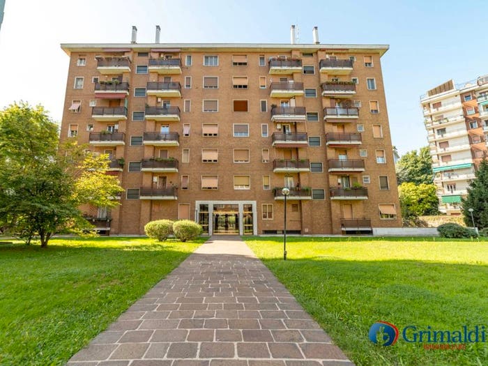 Appartamento quadrilocale in vendita in Piazza Melozzo da Forlì, Piazzale Siena, Milano