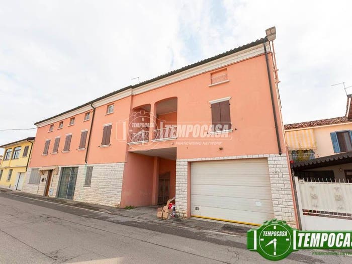 Casa quadrilocale in vendita in Via XI Febbraio, Centro, Capergnanica