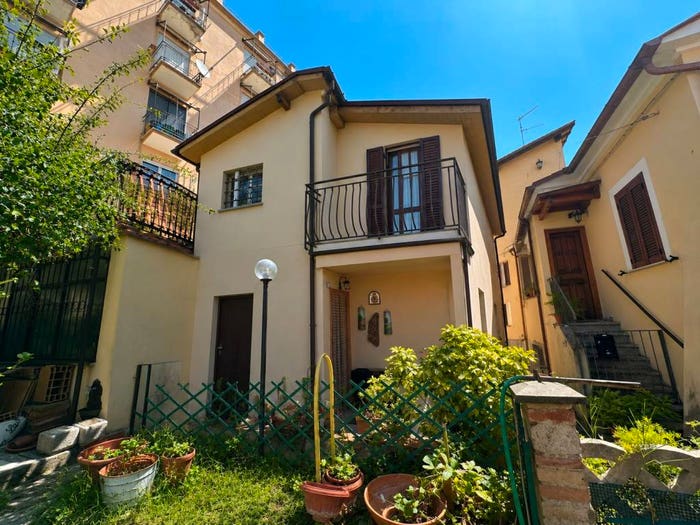 Casa trilocale in vendita in Via Capo le Case, Centro, Poggio Mirteto