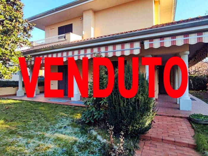 Casa con 6 locali in vendita in Via Sant'Agnese, Bernate La Ca', Arcore