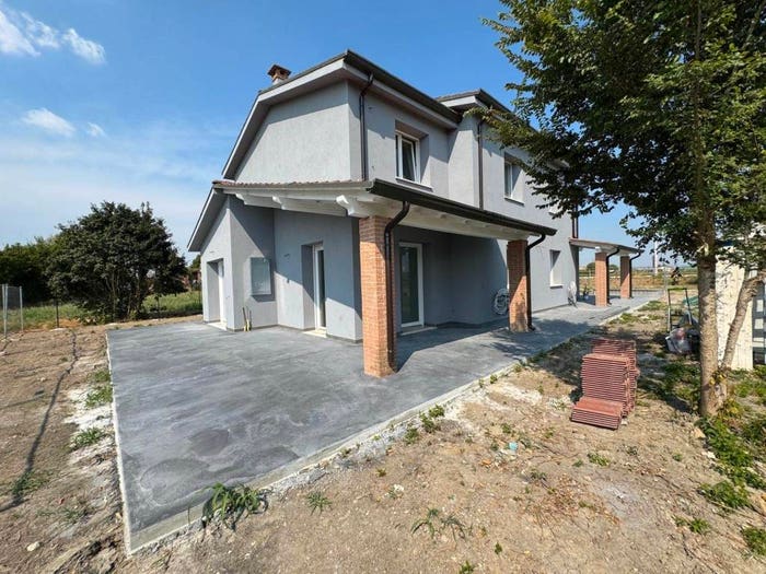 Casa con 6 locali in vendita in Centro, Granze