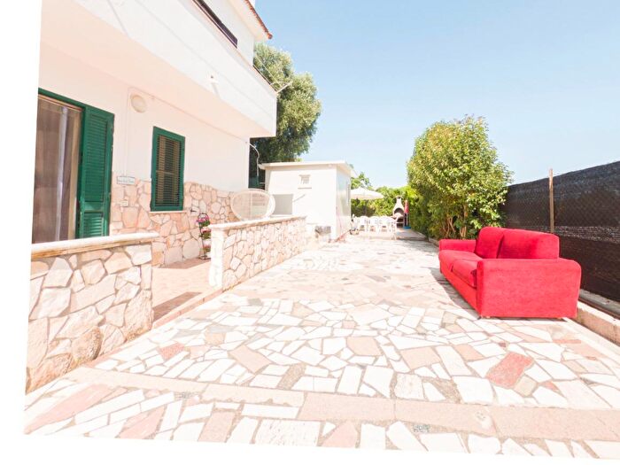 Appartamento trilocale in vendita in Via Chiesiola, Vieste