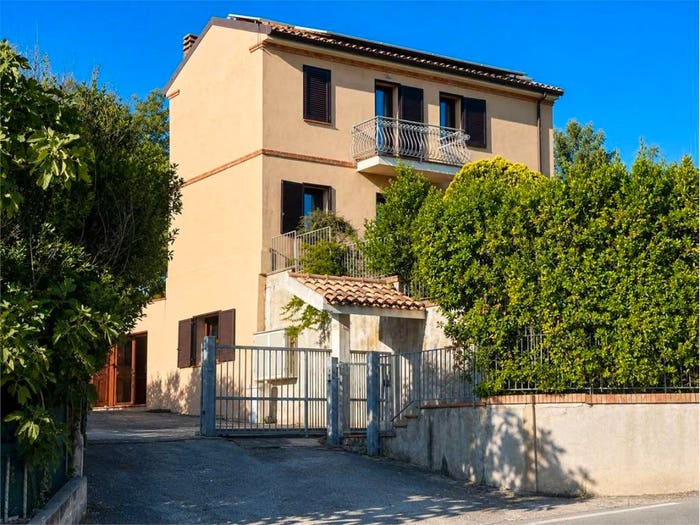 Casa quadrilocale in vendita in via della Grotta, Torrette, Ancona