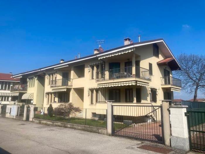 Appartamento trilocale in vendita in Via Volontari del Sangue, Centro, Cavour