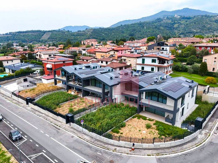 Appartamento quadrilocale in vendita in Via Papa Giovanni XXIII, Centro, Cellatica