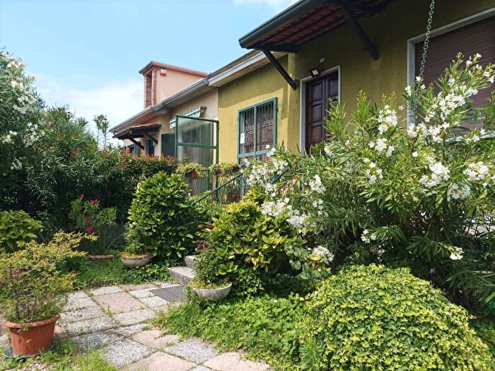 Casa quadrilocale in vendita in Via Gabriele D'Annunzio, Centro, Nerviano