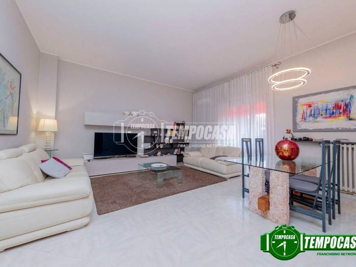 Appartamento trilocale in vendita in Via Ho Chi Minh, Centro, Pero