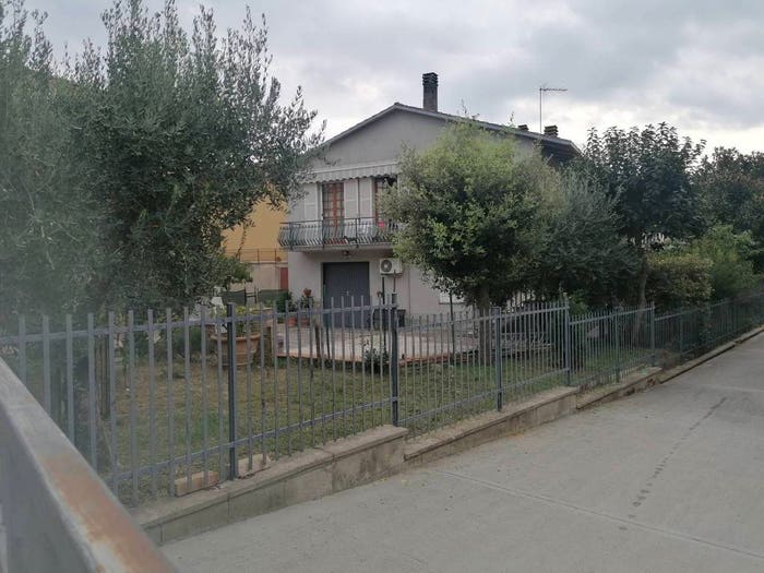 Casa con 6 locali in vendita in Via Mario Lucertini, Centro, Passignano sul Trasimeno