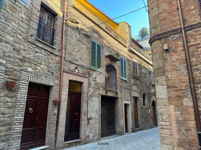 Casa quadrilocale in vendita in Corso Amendola, Centro, Bevagna
