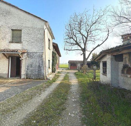 Casa con 5 locali in vendita in Frazione Chero, Carpaneto Piacentino