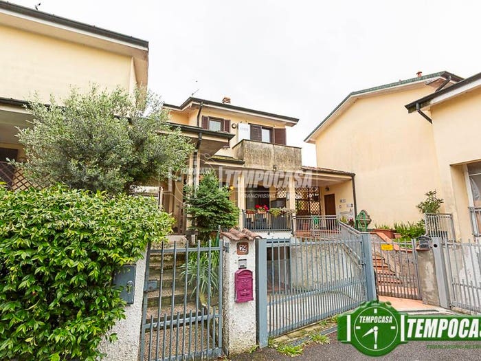 Casa trilocale in vendita in Via F Petrarca, Cascine Gandini, Palazzo Pignano