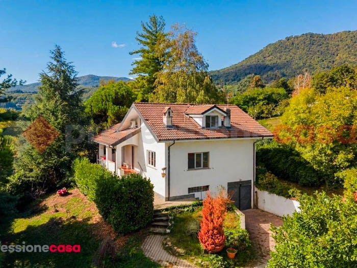 Casa con 6 locali in vendita in Via Frossasco, Roletto