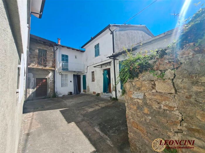 Casa con 6 locali in vendita in Via gigliana snc, Filattiera