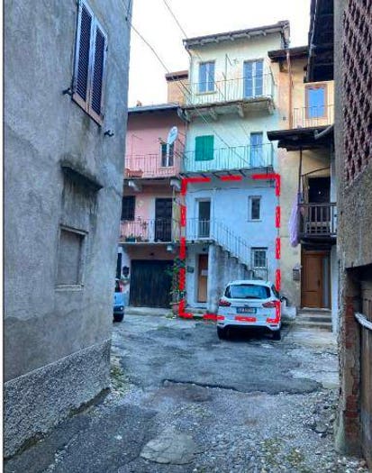 Casa trilocale in vendita in Via G Marconi, Besano