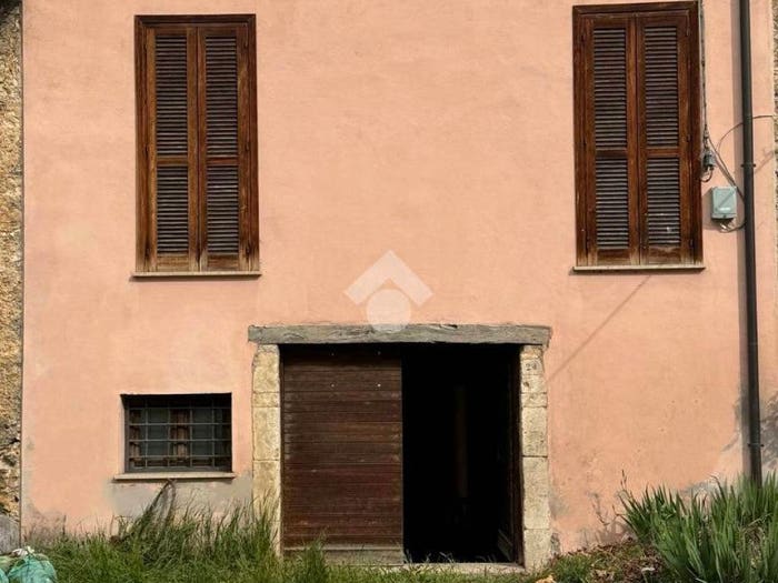 Casa quadrilocale in vendita in Via Padre Panfilo Pietrobattista, Magliano De'Marsi, Magliano de' Marsi