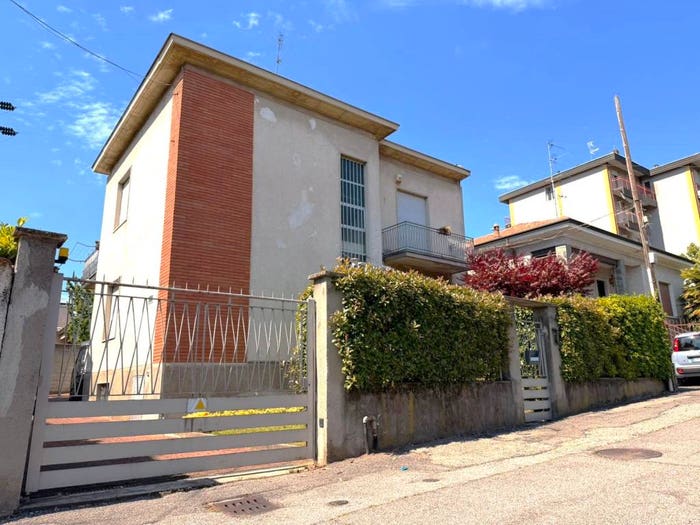 Casa con 6 locali in vendita in Via Grigne, Castellanza