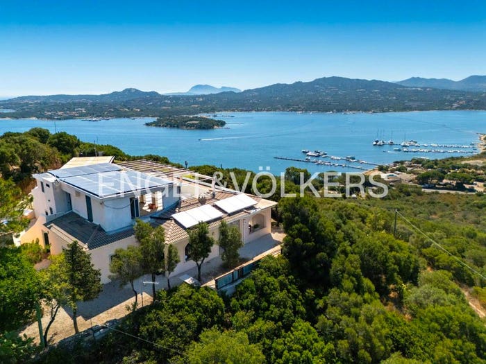Casa con 6 locali in vendita in Cugnana, Olbia
