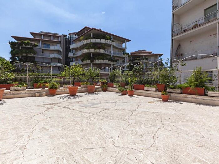 Appartamento con 6 locali in vendita in Via Odoardo Beccari, San Saba Caracalla, Roma