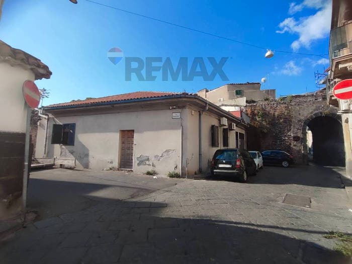 Casa con 6 locali in vendita in Via Bonaccorsi, Palestro, Catania