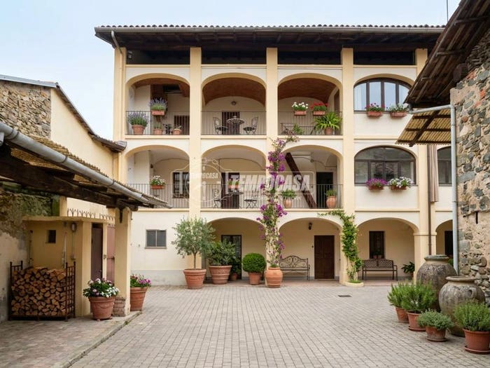 Casa con 6 locali in vendita in Montalto Dora