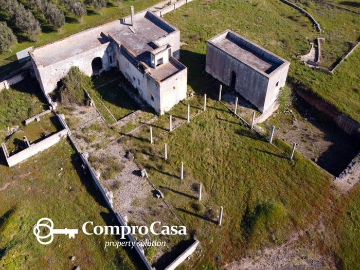 Casa con 6 locali in vendita in Via Martino Luigi Caroli, Rudiae Casermette, Lecce