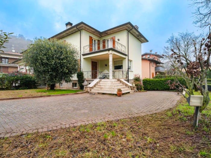 Casa quadrilocale in vendita in Via Cave, Centro, Botticino