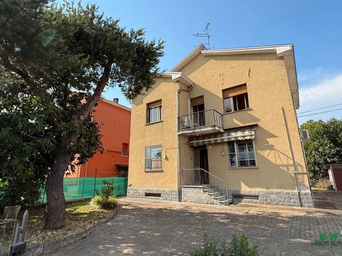 Casa con 6 locali in vendita in via bianchi noceto, Centro, Noceto