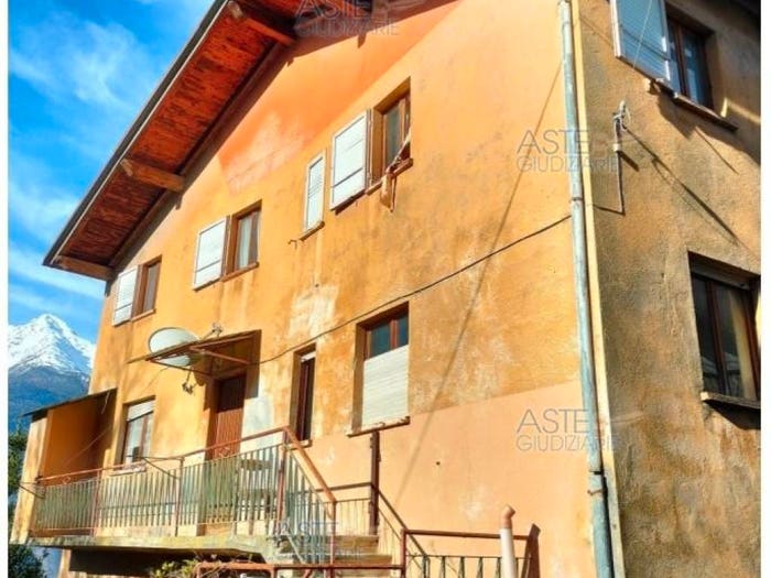Appartamento trilocale in vendita in Frazione ISSEURIE SNC, Centro, Chatillon