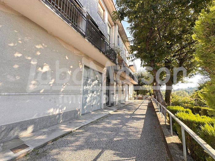 Appartamento quadrilocale in vendita in via mazzini, Bardello con Malgesso e Bregano