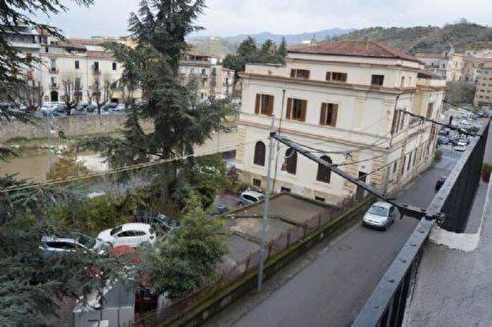 Appartamento quadrilocale in vendita in Via Garibaldi, Centro Storico, Cosenza
