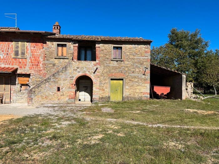Casa quadrilocale in vendita in Case Sparse Burcinella, Cortona