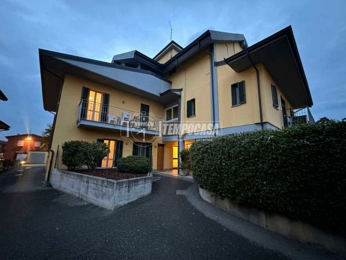 Appartamento trilocale in vendita in Strada Loggia, Centro, Gragnano Trebbiense