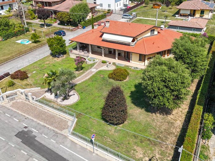 Casa con 6 locali in vendita in Via Martiri della Libertà, Centro, Mapello