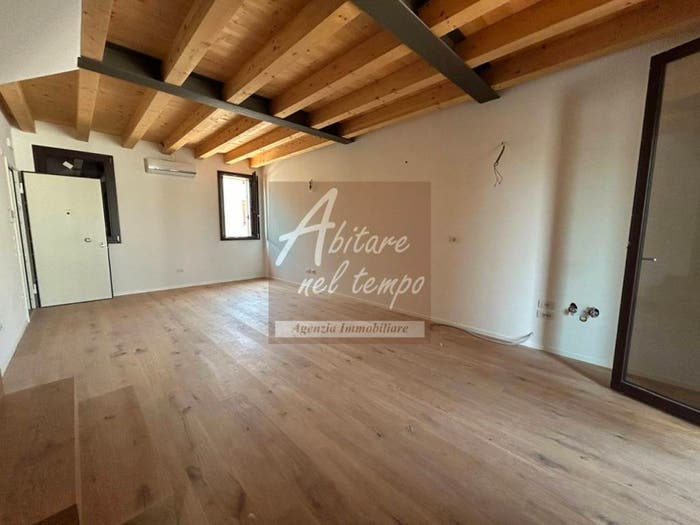 Appartamento con 5 locali in vendita in Via Giacomo Leopardi, Centro, San Martino di Lupari