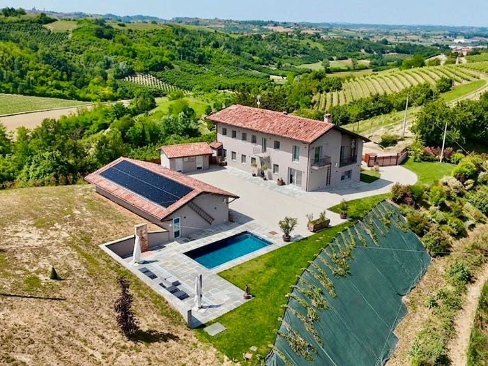 Casa con 6 locali in vendita in Corso Fratelli Bandiera, Centro, Alba